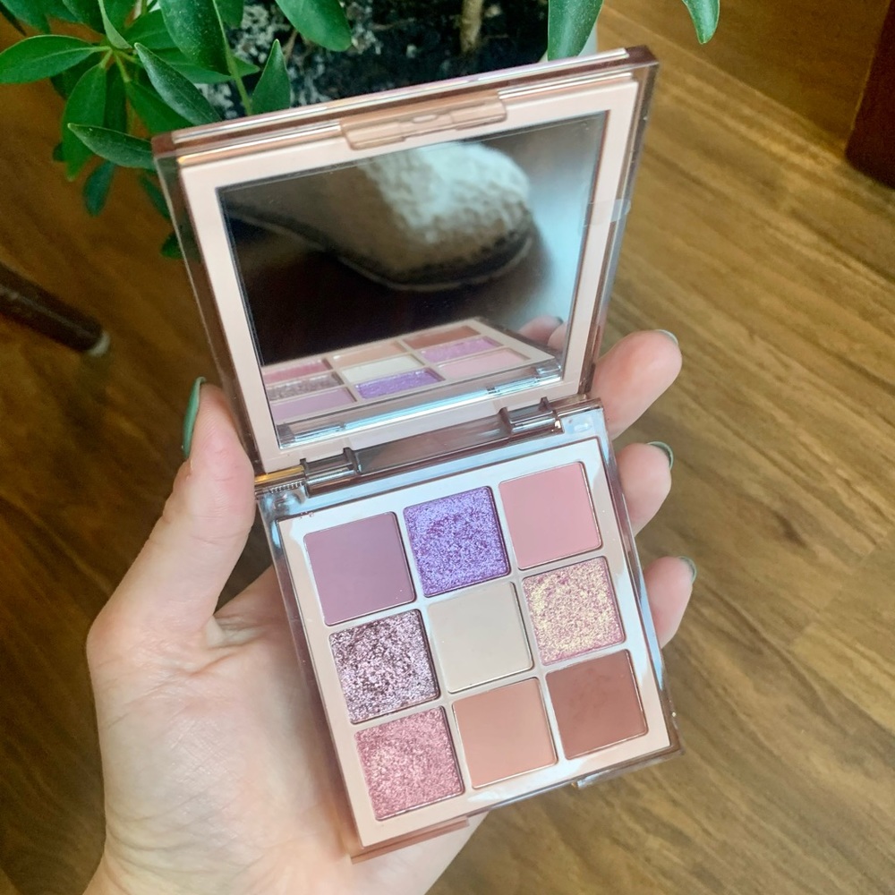 HUDA BEAUTY eyeshadow palette